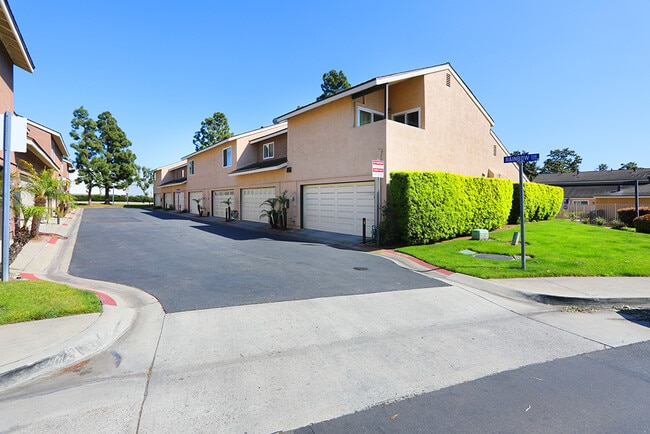 Building Photo - 7912 Rainbow Cir