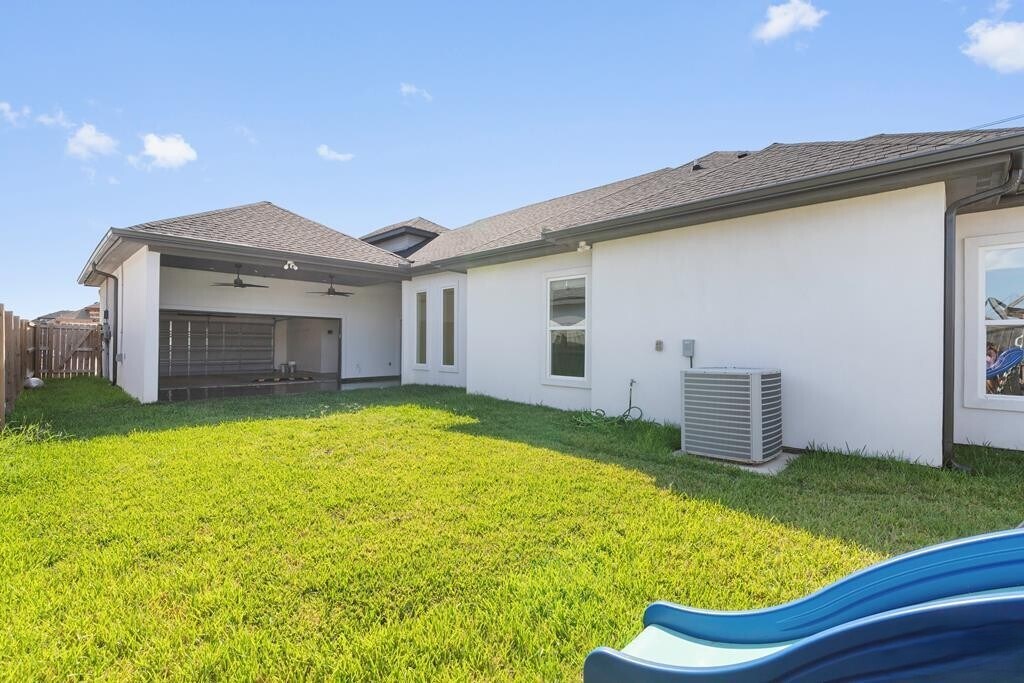 Building Photo - 7401 Hana Dr