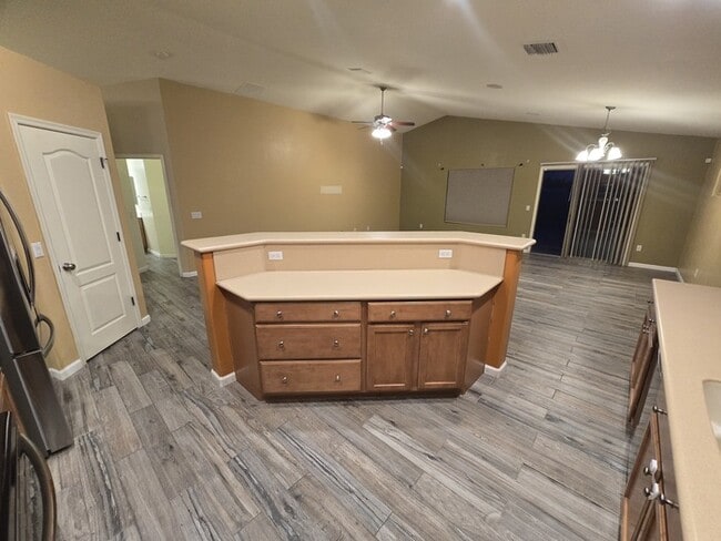 Building Photo - Beautiful 3 bedroom, 2 bath Home available