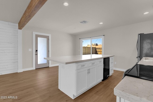 Building Photo - 7408 E Beatrice St