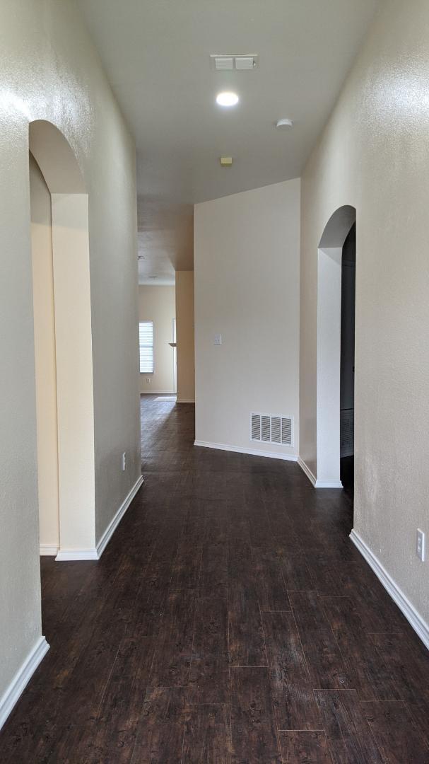 Building Photo - 2807 Lakefield Dr