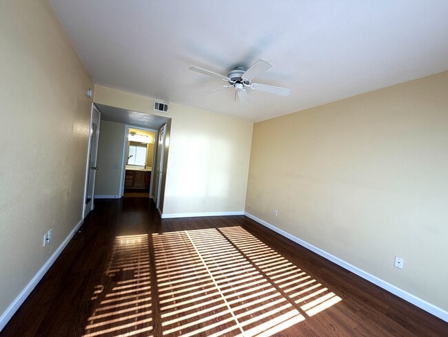 Building Photo - 4955 S Lindell Rd