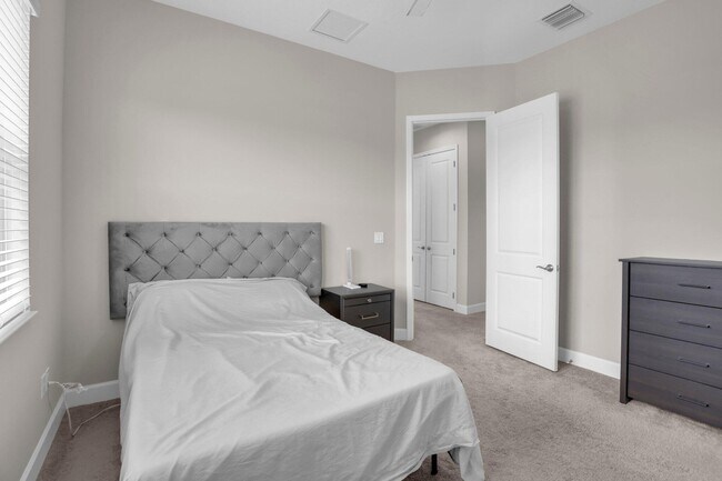 Building Photo - 15866 Orchard Dr