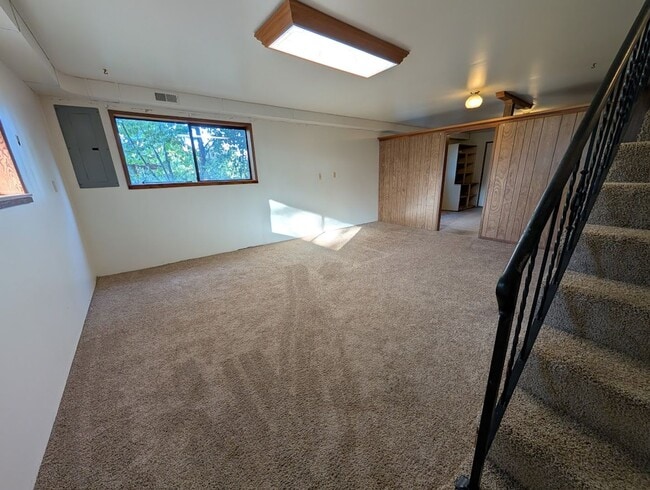 Building Photo - 2 Bedroom Pet-Friendly Orchards House with...