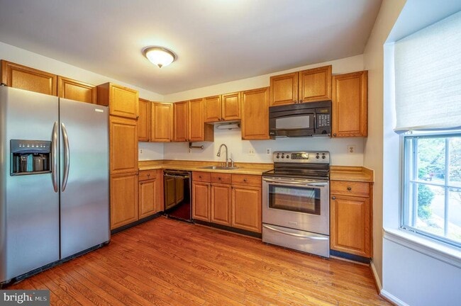 Building Photo - 8501 Blue Bird Woods Ct