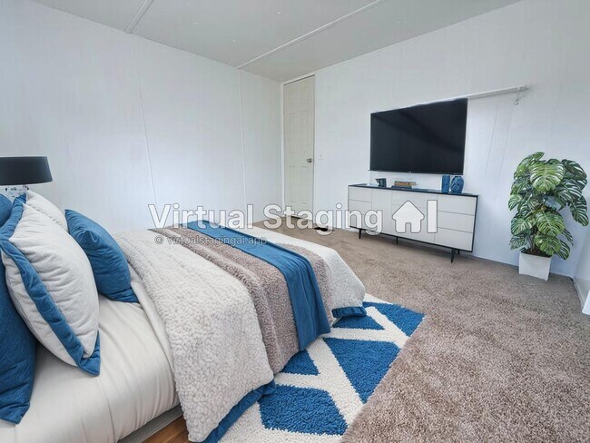 Building Photo - 3601 E Wyoming Ave