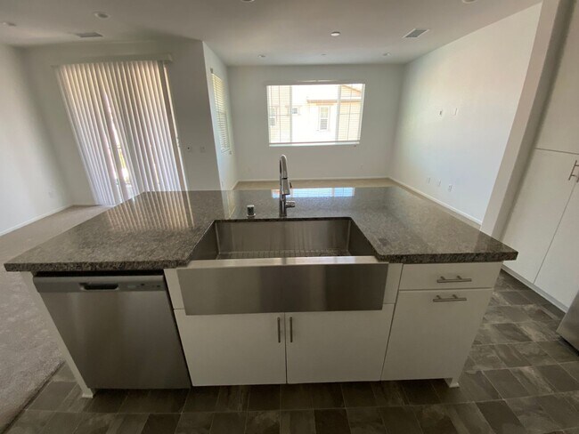Building Photo - Like New 2 Bed 2 Bath Condo in Temecula