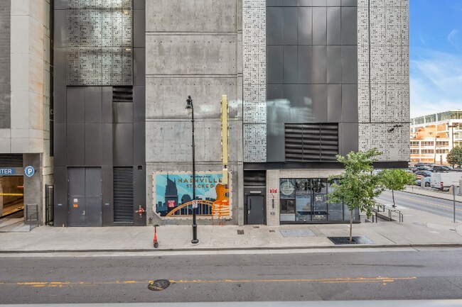 Building Photo - 301 Demonbreun St