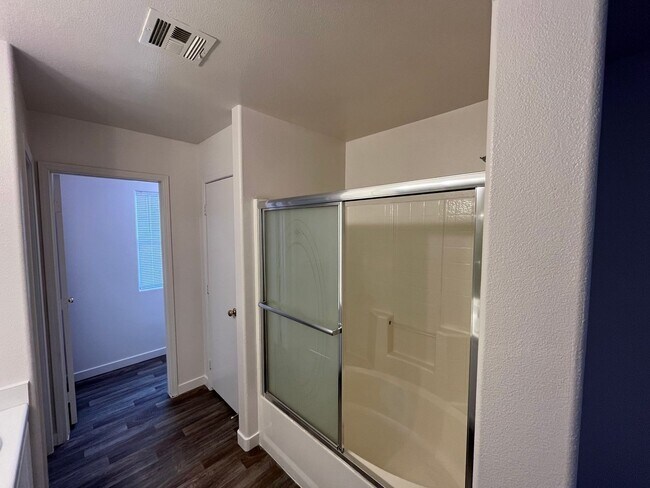 Building Photo - Beautiful home ready for rent