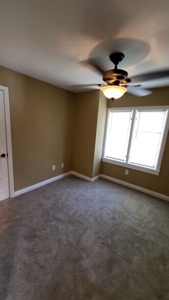 Building Photo - 1924 N Talbott St