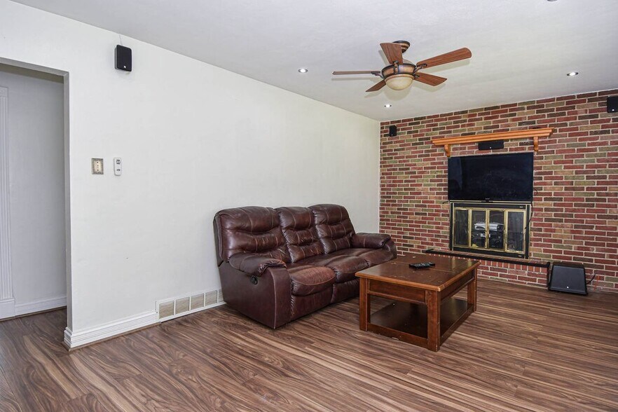 Building Photo - 9310 Radio Dr