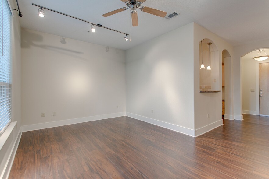 Building Photo - 2600 Hillsboro Pike