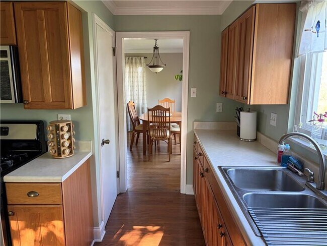 Building Photo - 359 Dorseyville Rd