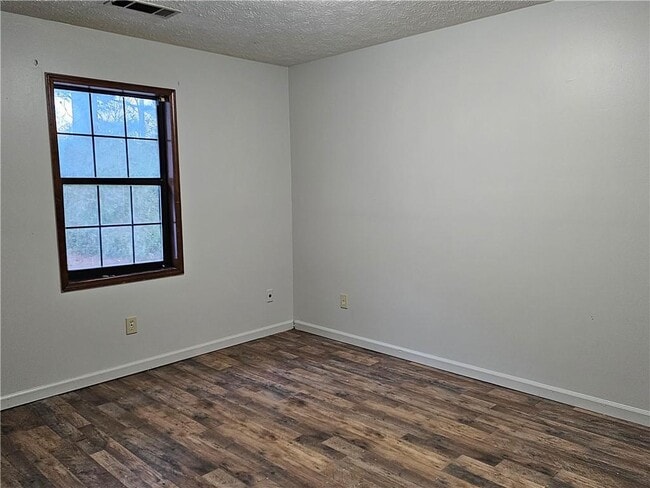 Building Photo - 2835 Springdale Rd