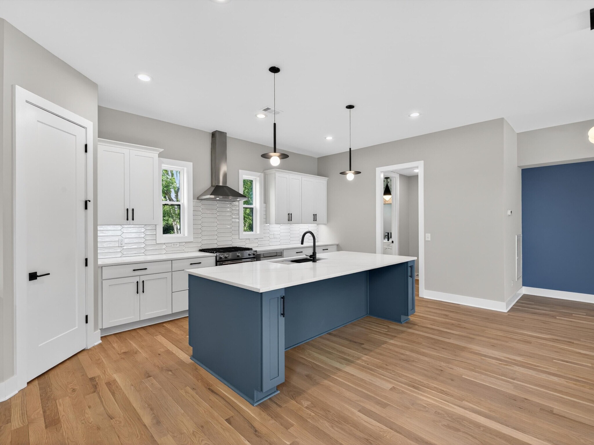 Building Photo - 5915 Maxon Ave