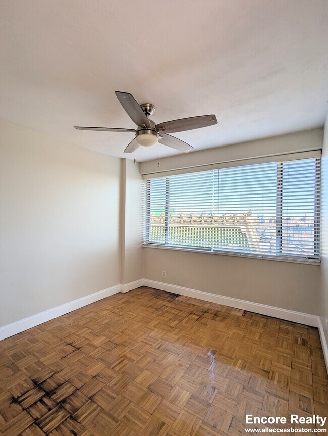 Building Photo - 1530 Beacon St