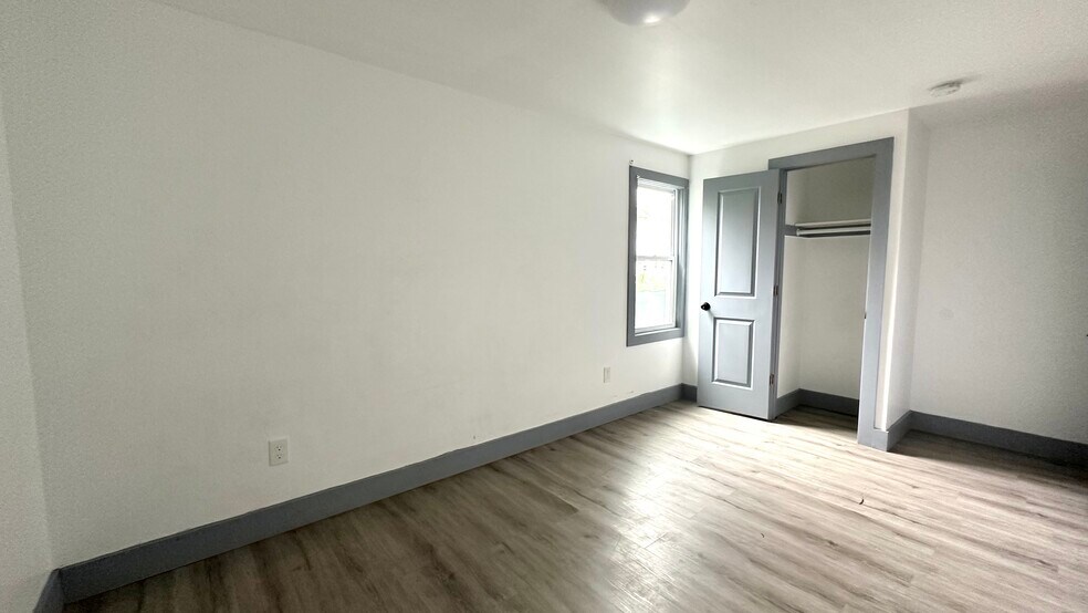 Building Photo - 655 S 11th St