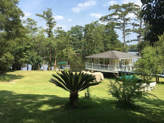 Water front - 10980 Forest Gln