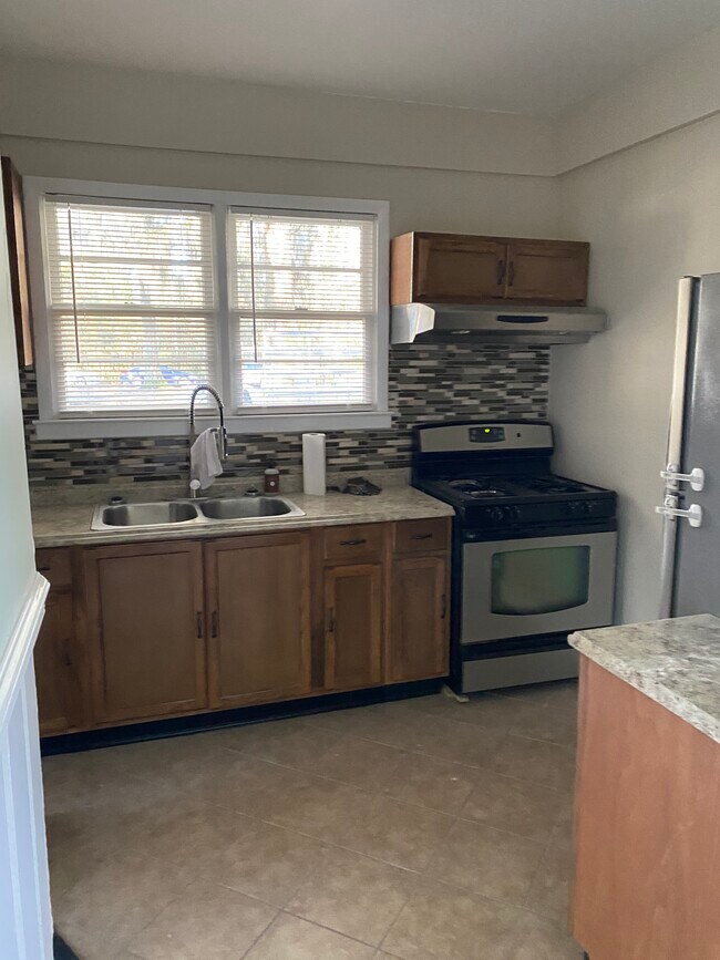 Kitchen - 2153 Countryside Dr