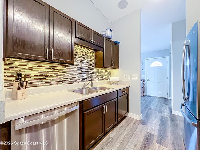 Building Photo - 1614 Earlham Ave NW