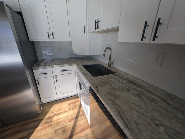 Building Photo - 143 Chelsea Cir