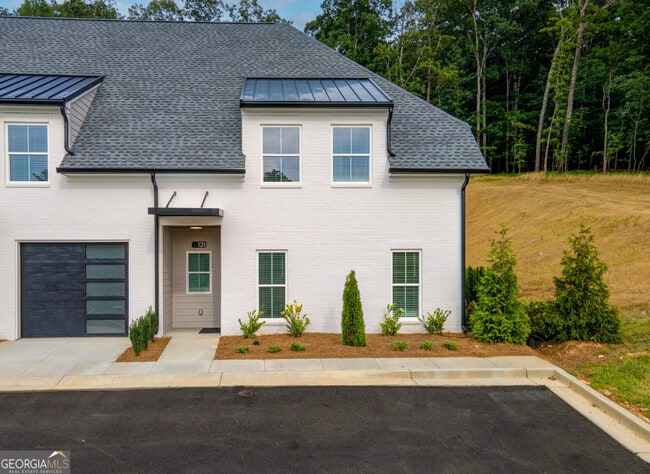 Primary Photo - 121 Chateau Dr SE
