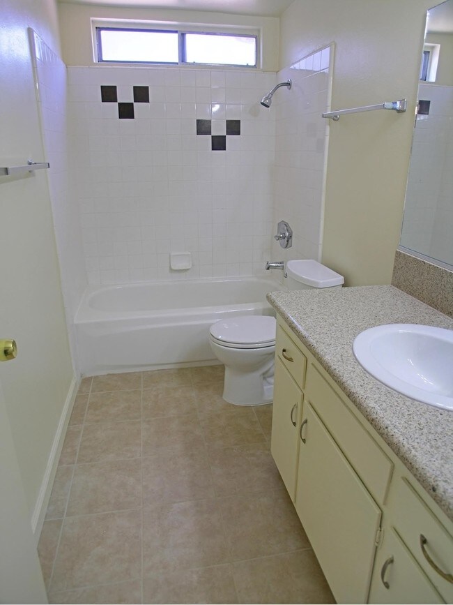 Bathroom - 2022-2028 Evergreen St