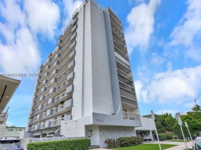 Building Photo - 1345 West Dr