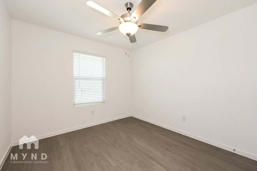 Building Photo - 2712 River Knl Ln