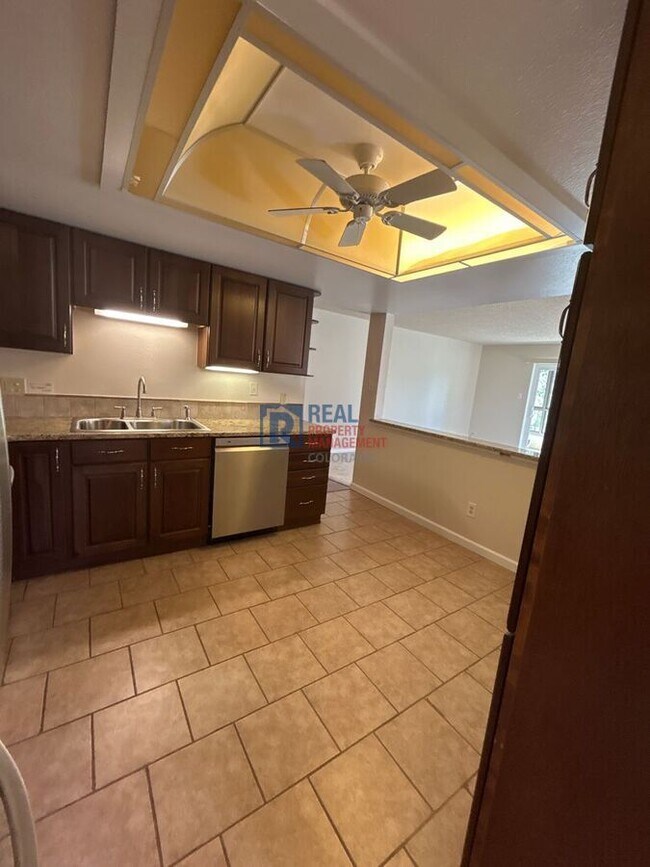 Building Photo - 13901 E Marina Dr