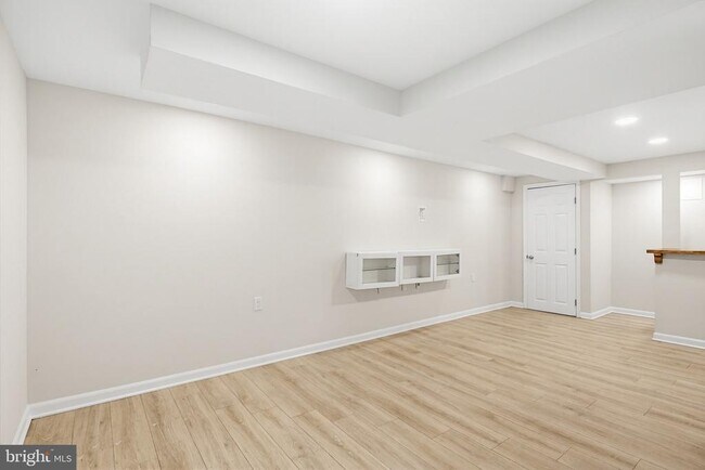 Building Photo - 9717 Hedin Dr