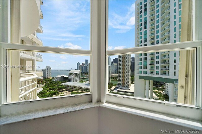 Building Photo - 888 Brickell Key Dr