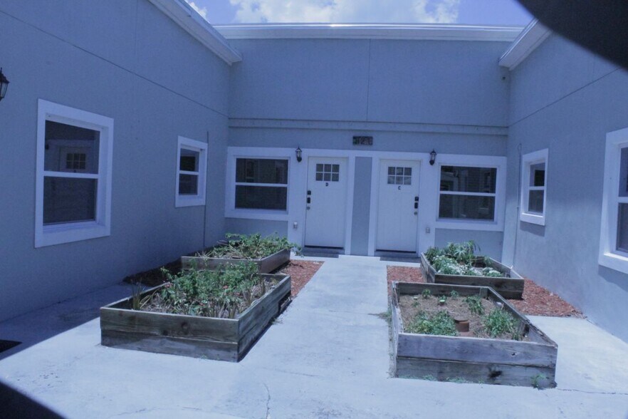 Building Photo - 821 Mulberry St