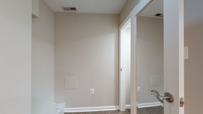 Building Photo - Spacious Two Bedroom Two Bathroom Petworth...