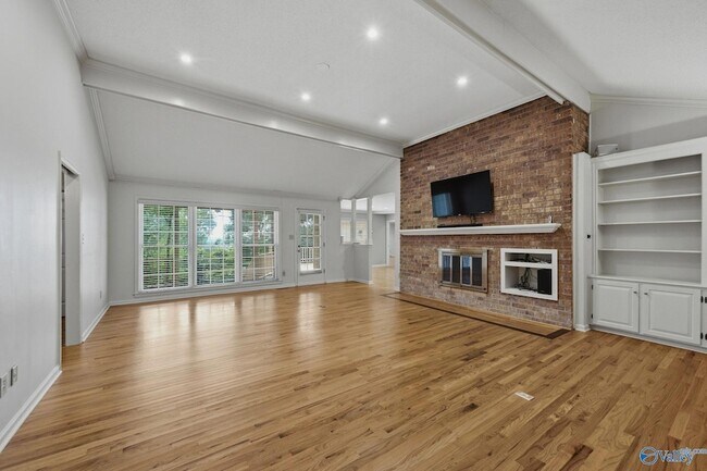 Building Photo - 815 Baylor Dr SE