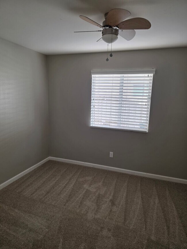 Building Photo - Beautiful Single Level 4 Bedroom located in Canyon Hills