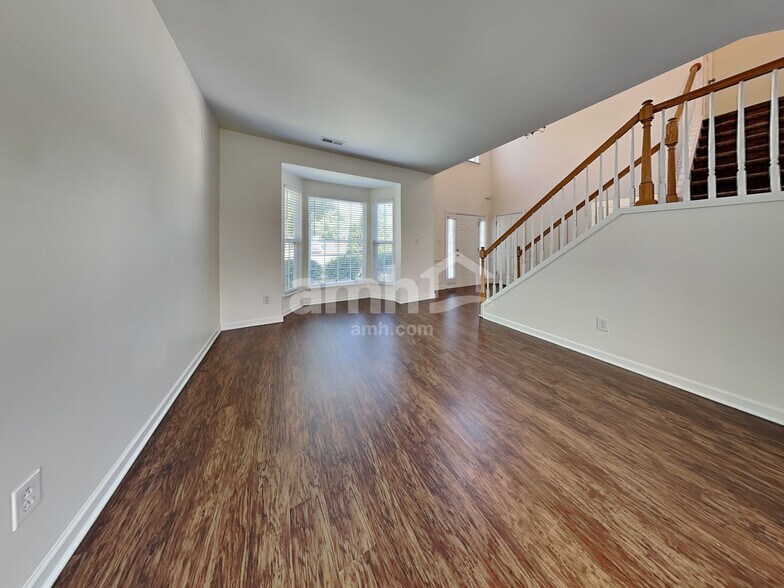 Building Photo - 1440 Cantwell Ct