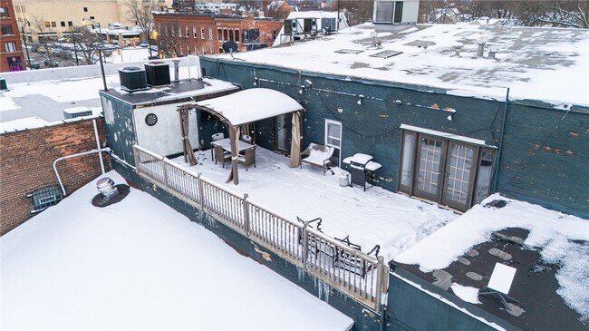 Building Photo - 186 Monroe Ave