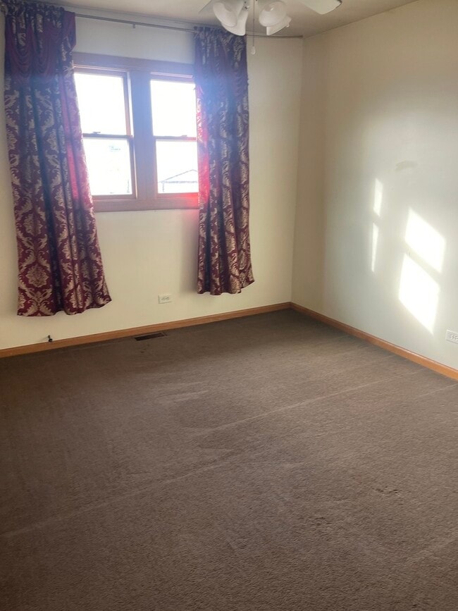 Building Photo - 9136 S Oketo Ave