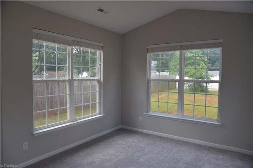 Building Photo - 3818 Maribeau Woods Dr