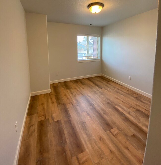 Building Photo - 3-BR Craftsman Home in SE Bend