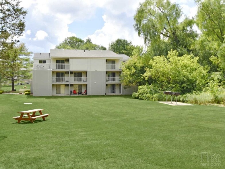 Building Photo - Southwind Apartments