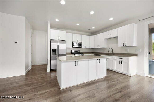 Building Photo - 1643 Stratford Pl