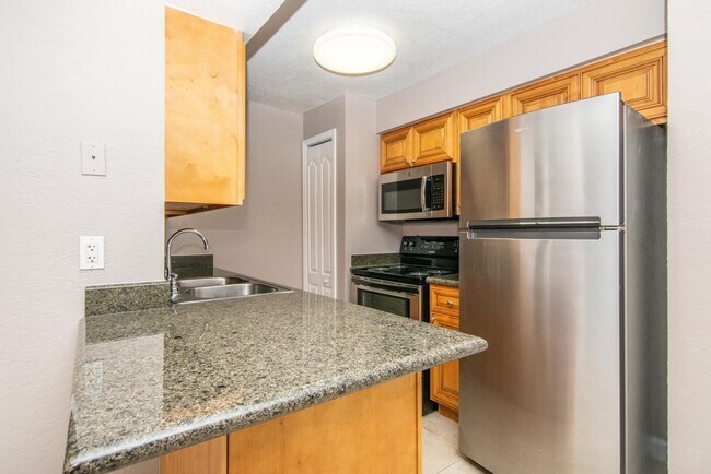 Building Photo - Ground Floor - 2 Bedroom 2 Bath w/ Fenced Back Yard - For Lease in Brandon, FL