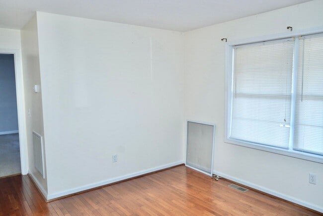 Building Photo - 3 Bedroom House Available Near Gordonsville