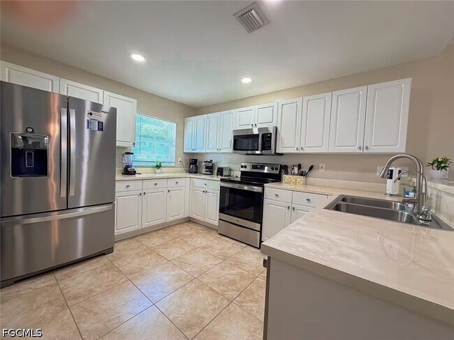 Building Photo - 2937 SW 8th Pl