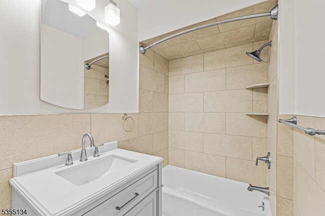 Building Photo - 388 Cook Ave