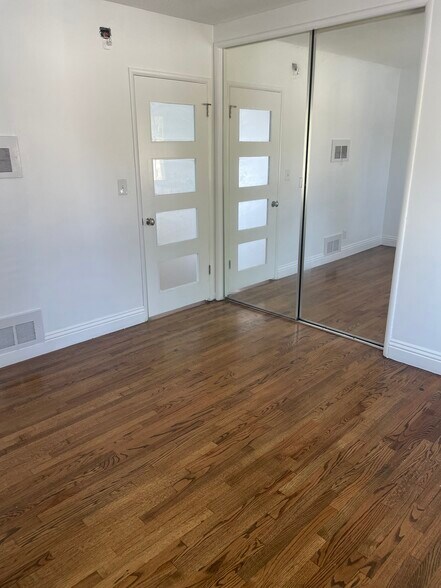 Building Photo - 4247 W Slauson Ave