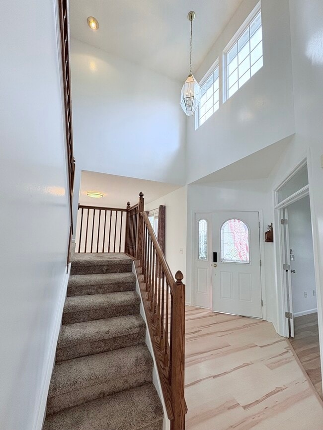 Building Photo - Spacious 4 Bed, 2 Bath Home in Columbus
