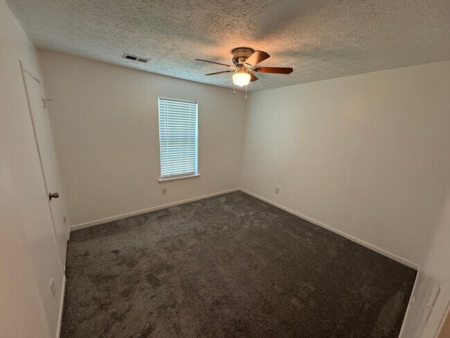 Building Photo - Nice Riverdale 3 Bedroom 2 Bath in Cul-De-...